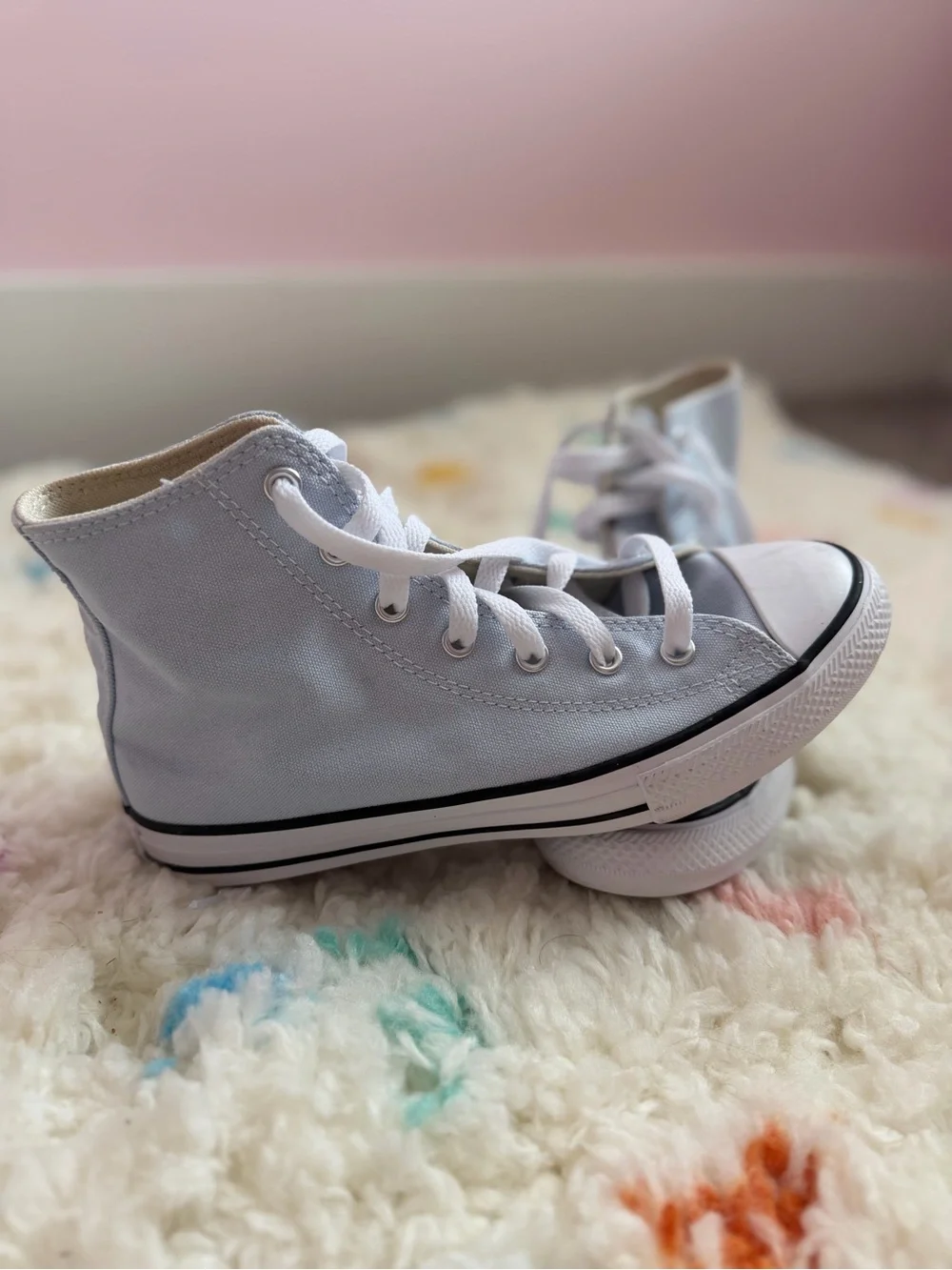 Converse Kids High-Top Chuck Taylor Sneakers in Light blue never worn size 3